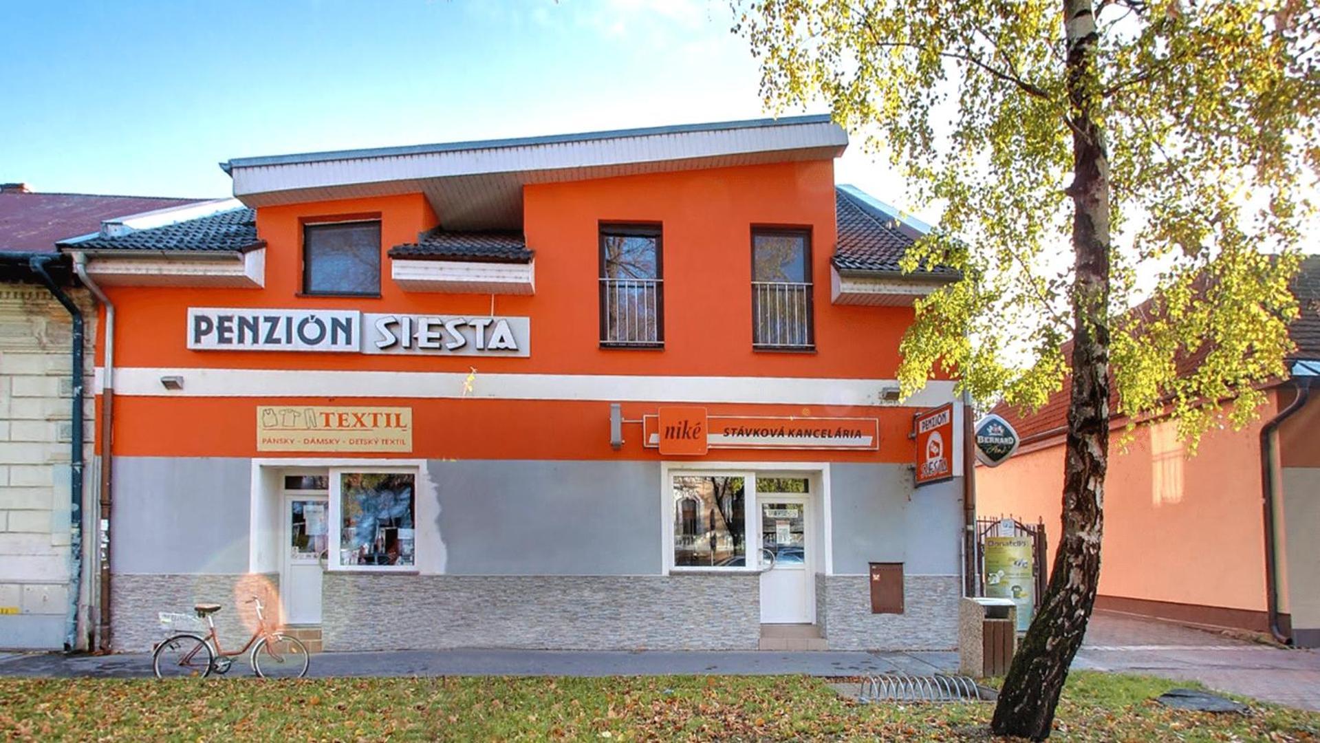 Vráble Penzion Siesta מראה חיצוני תמונה