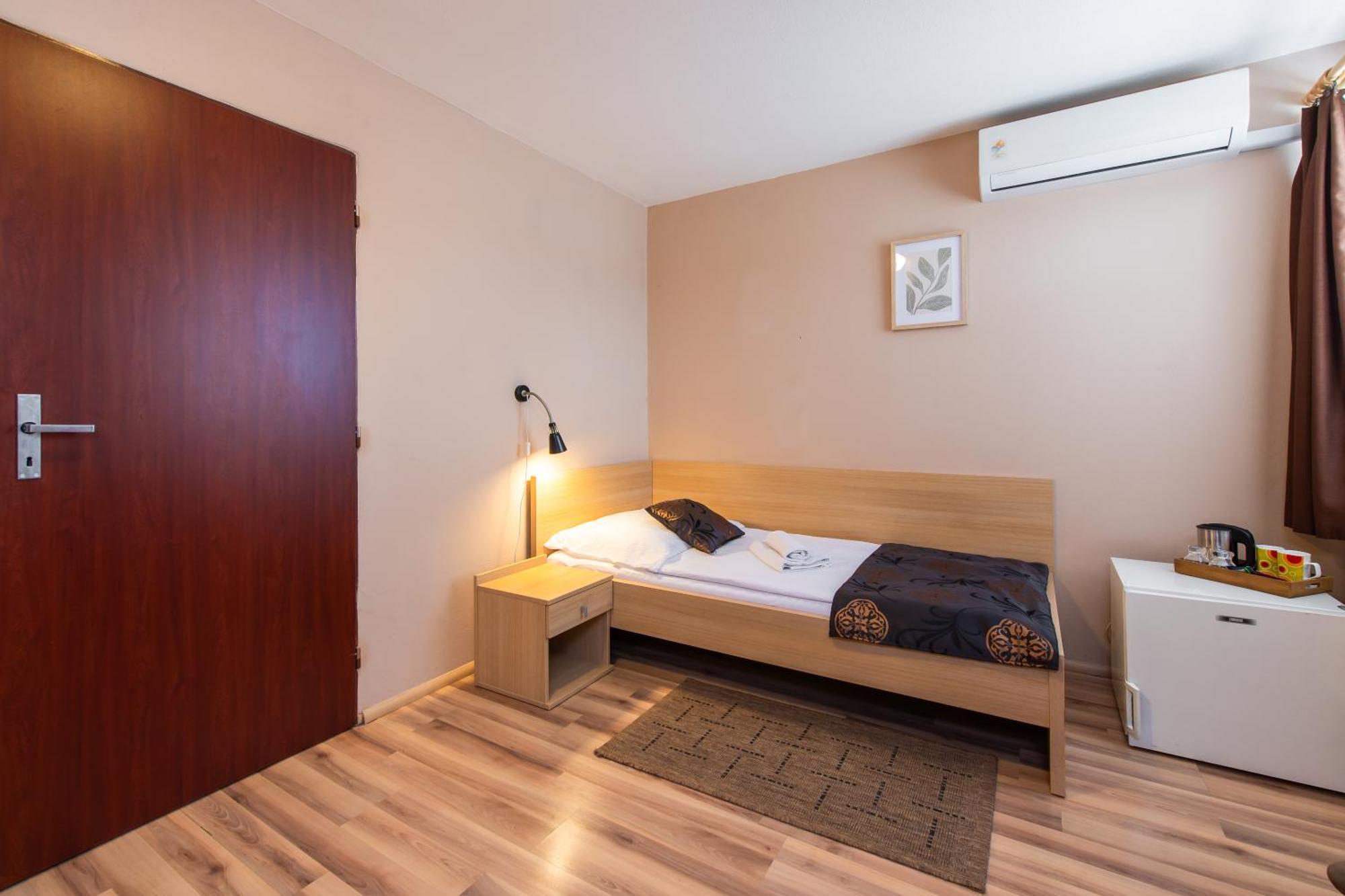 Vráble Penzion Siesta מראה חיצוני תמונה