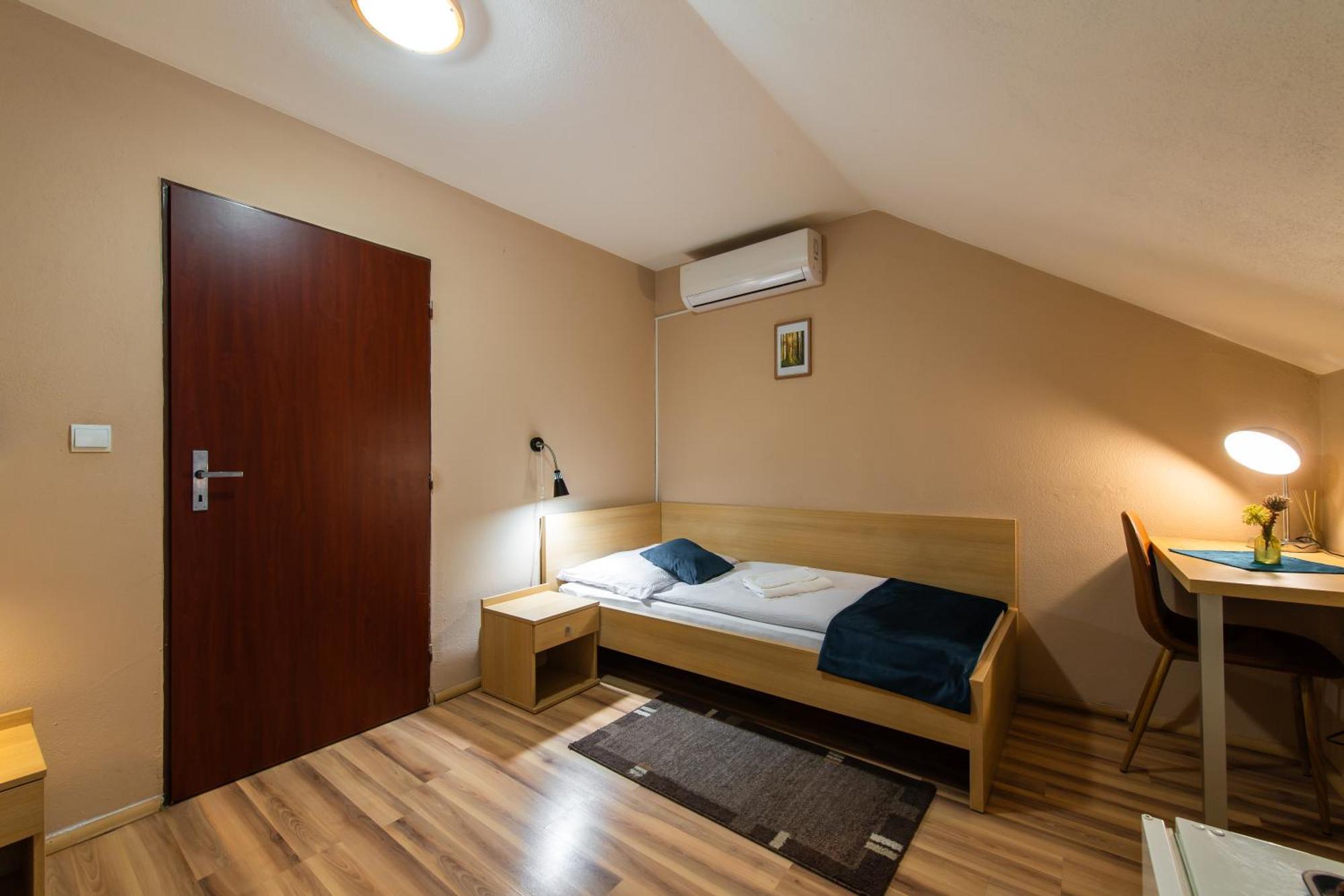 Vráble Penzion Siesta מראה חיצוני תמונה